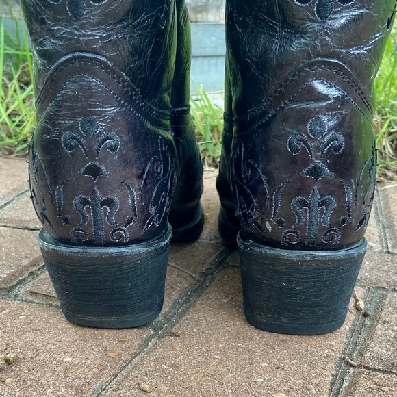 Boots - Circle G Women's Western Cross
Scroll Embroidered - Snip Toe - Black  10 - Picture 8 of 13